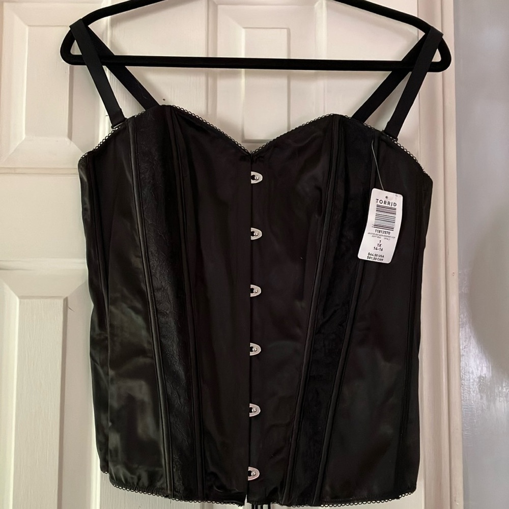 Torrid Size 1 (14-16) NWT Bustier black satin, metal, hook, front, lace inserts